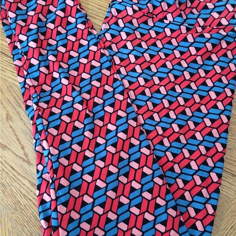 Lularoe Tall & Curvy Unicorn Blue and Pink Knot Geometric Patterned Leggings